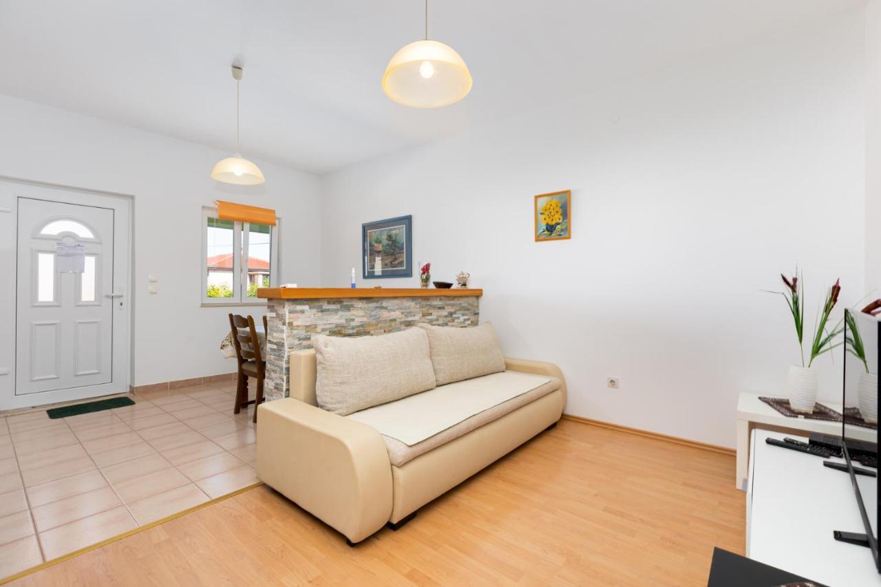 Apartments Vesna プナト エクステリア 写真